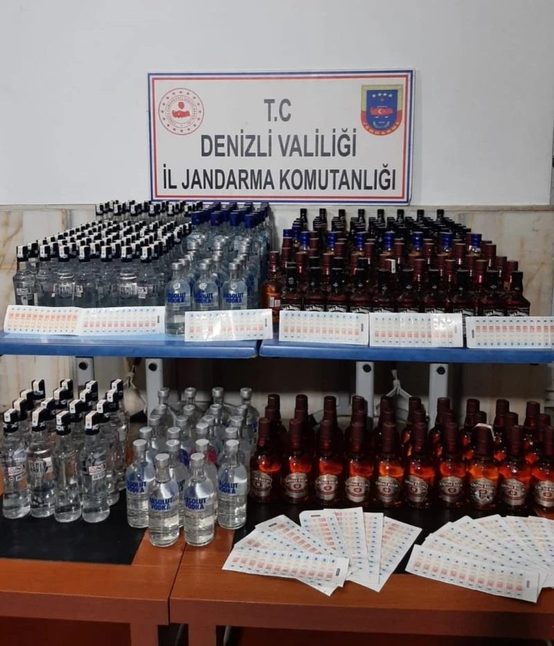 Araçlardan litrelerce sahte alkol çıktı
