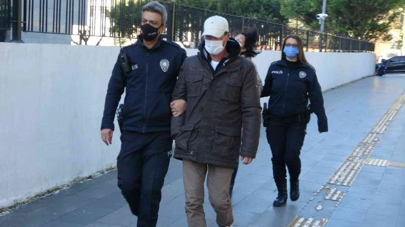 EFT yöntemiyle dolandırmadık esnaf bırakmayan Alman çift yakalandı
