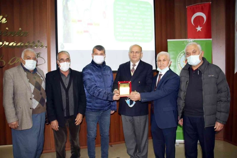 Üreticilere avokado yetiştiriciliği eğitimi
