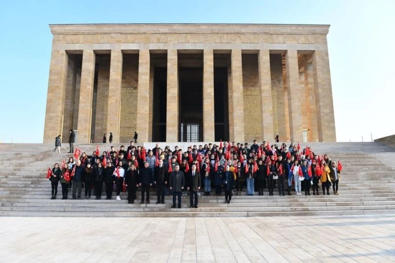 Başkan Kanar 99 öğrenci ile Ata’nın huzuruna çıktı
