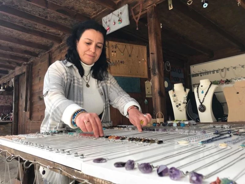 Ev hanımları yaptıkları ürünlerle Seyyid Battal Gazi Külliyesi ve Türbesi’ne renk katıyor
