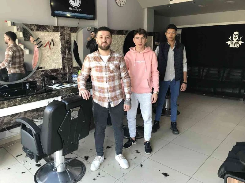 İmkansızlıklarla okuyan berber, ihtiyaç sahibi öğrencileri bedava tıraş edecek
