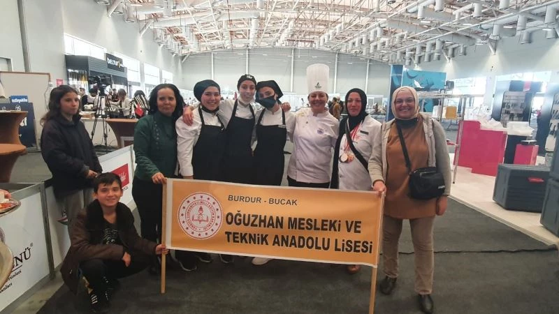 Burdurlu öğrenciler uluslararası yarışmaya damga vurdu
