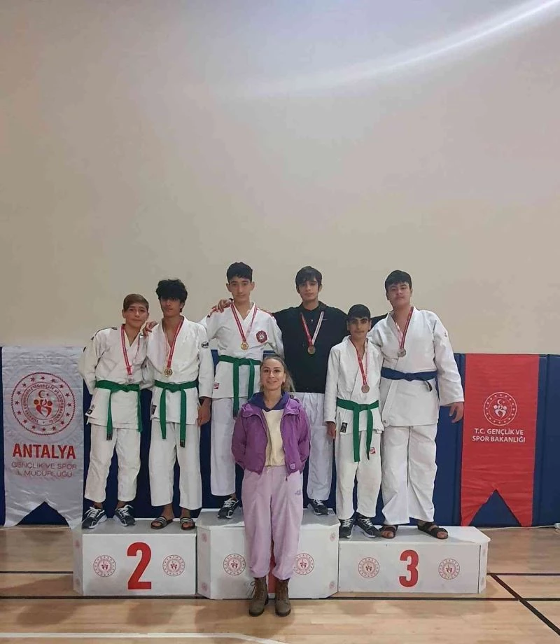 Kepezli judocular madalyaları topladı
