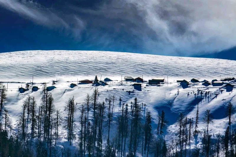 Kardüz’de kar kalınlığı 1 metreye ulaştı
