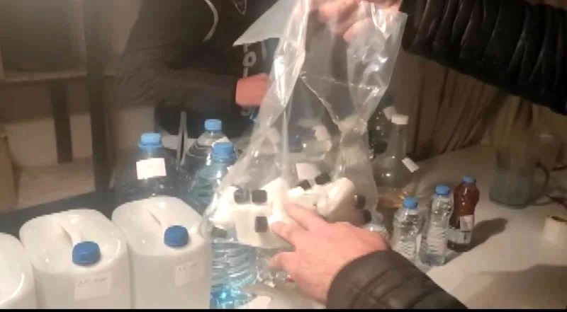 Litrelerce kaçak alkol ele geçirildi
