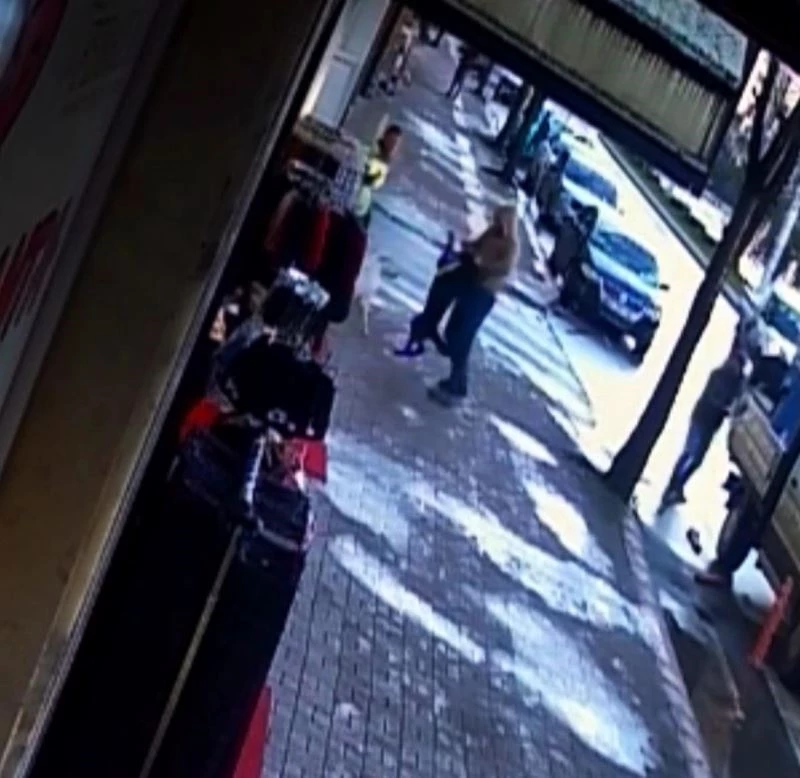 3 Kişiyi ısıran köpek bölgeye giden belediye görevlisine de saldırdı
