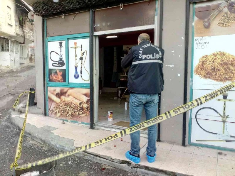Tütüncüde tartıştığı şahsı 4 kurşunla ağır yaraladı

