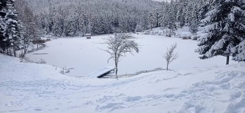 Akgöl buz tuttu, kartpostallık görüntüler oluştu
