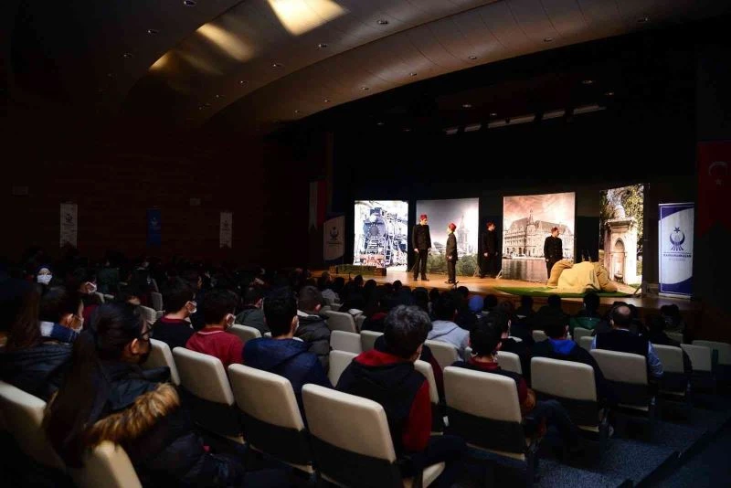 “Feda” tiyatro oyunu Kahramankazan’da öğrencilerle buluştu
