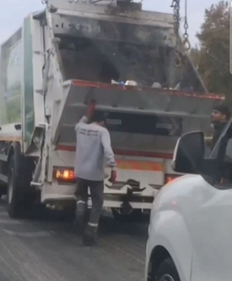 Trakya’da sıradan bir gün: Bir yandan çöp topladı, diğer yandan Roman havası oynadı
