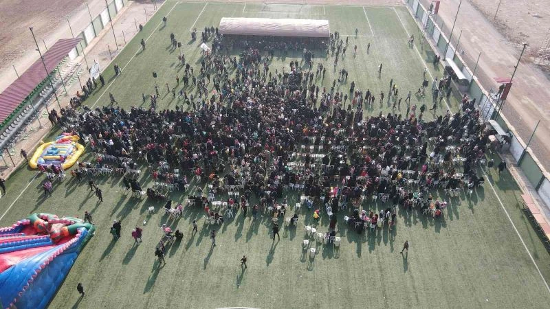 Yetim çocuklar sevindirildi
