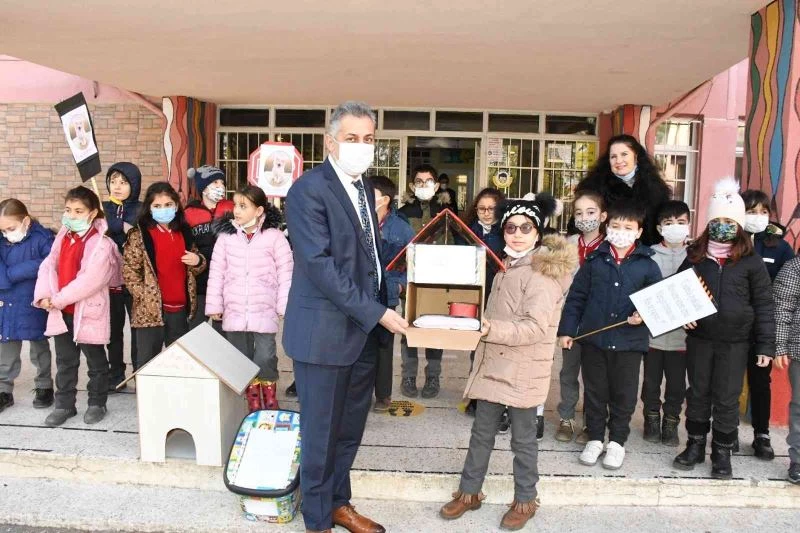 Öğrencilerden kedilere sıcak yuva
