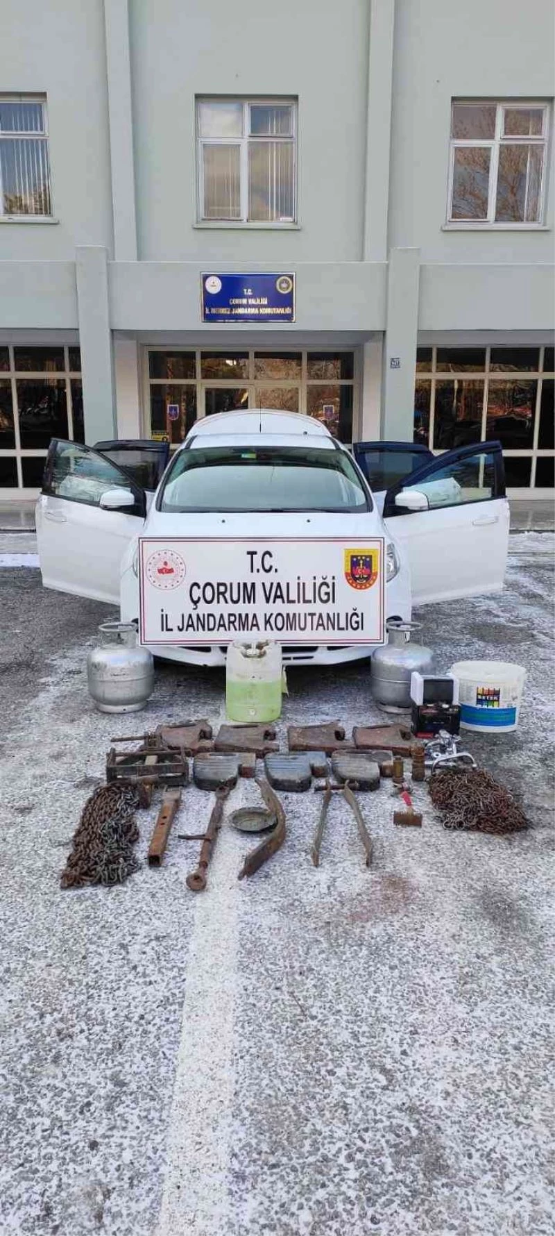 Hırsızlık yapan 3 zanlı jandarma kontrolüne takıldı
