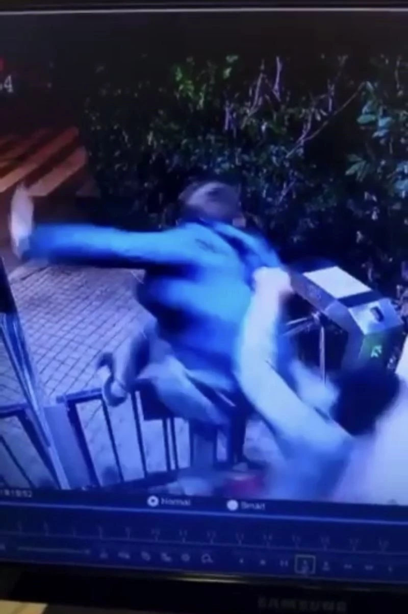 Esenyurt’ta hırsızlık yapıp kaçan şahsı görevliler havada yakaladı
