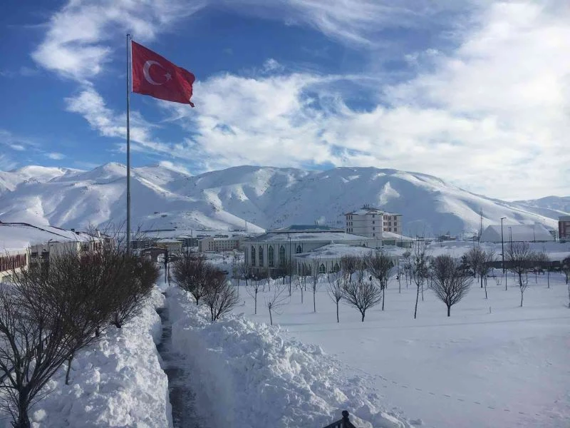 Prof. Dr. Aydın: “Metrekareye düşen zemin kar yükü düşük gösterilmektedir”
