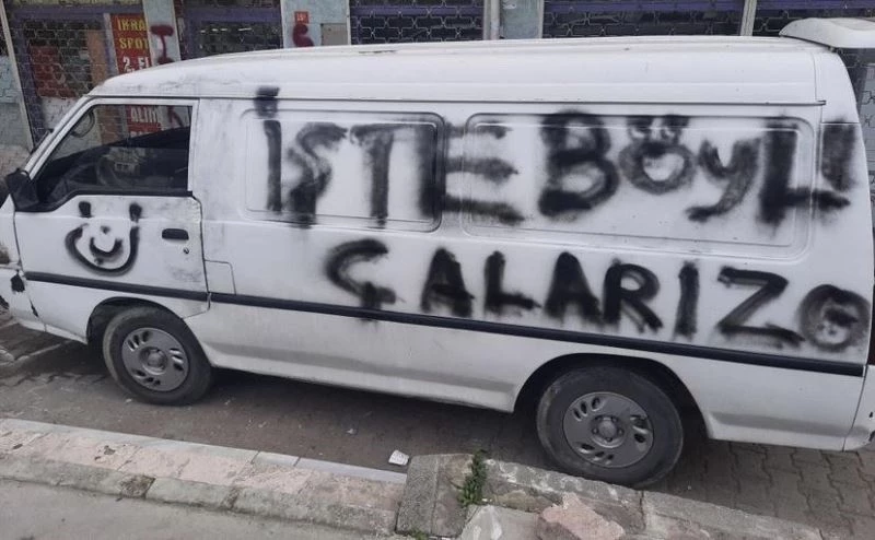 Önce çaldılar sonra sprey boyayla mesaj bıraktılar
