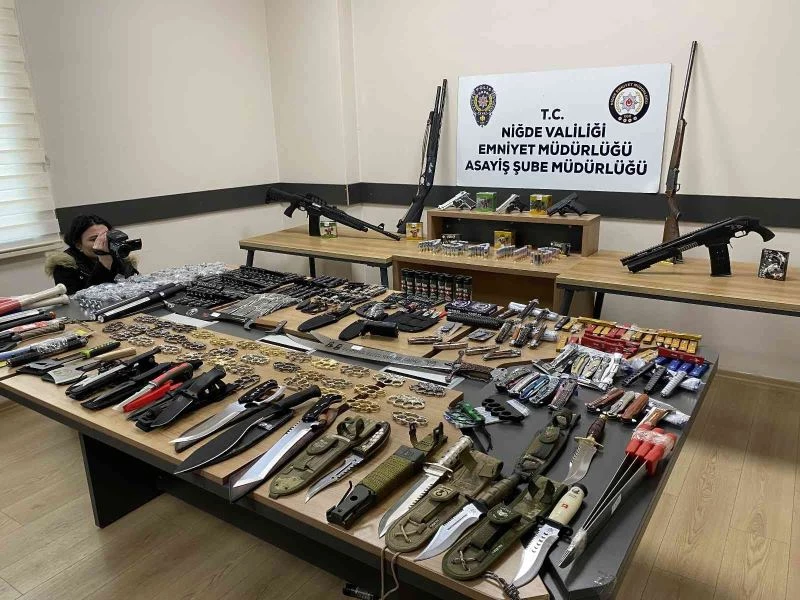 Operasyonda 747 adet silah ve kesici alet ele geçirildi
