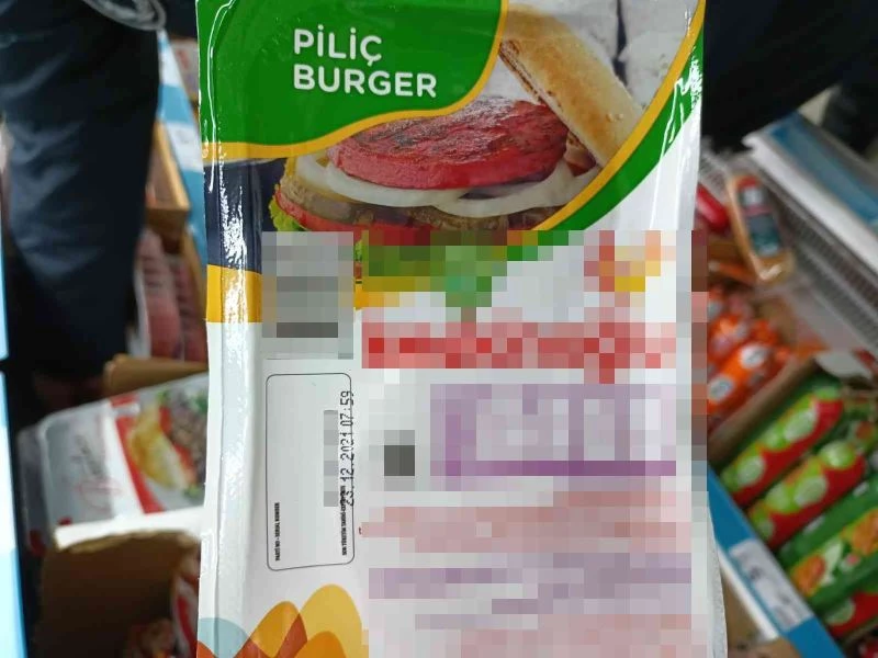 Zincir markette tarihi geçmiş ürün zabıtanın gözünden kaçmadı
