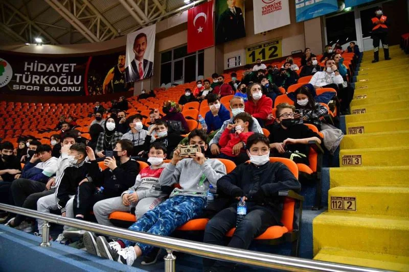 Mamak’ın evinde bileği bükülmüyor
