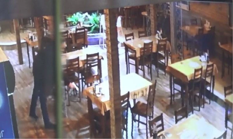 Kebapçıda çalışan husumetlisini işyerini basarak başından vurdu
