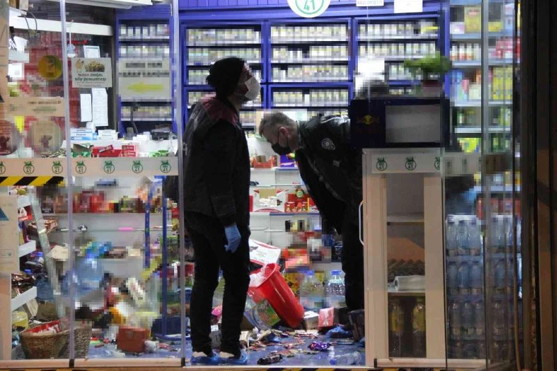 Büfede silahla vuruldu
