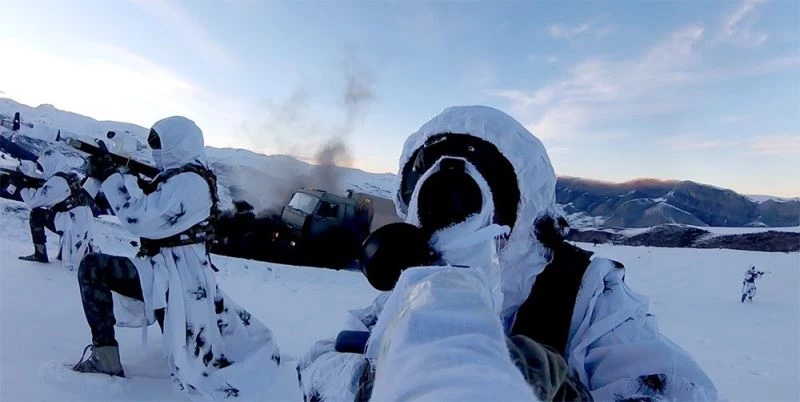 Azerbaycan komandolarından zorlu tatbikat

