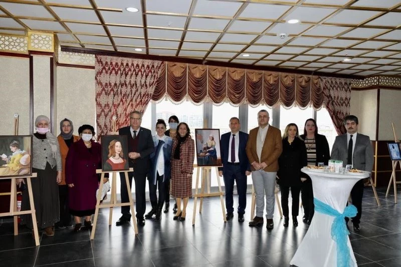 Yunusemreli kursiyerlerden ’Dünyadan renkler’ sergisi
