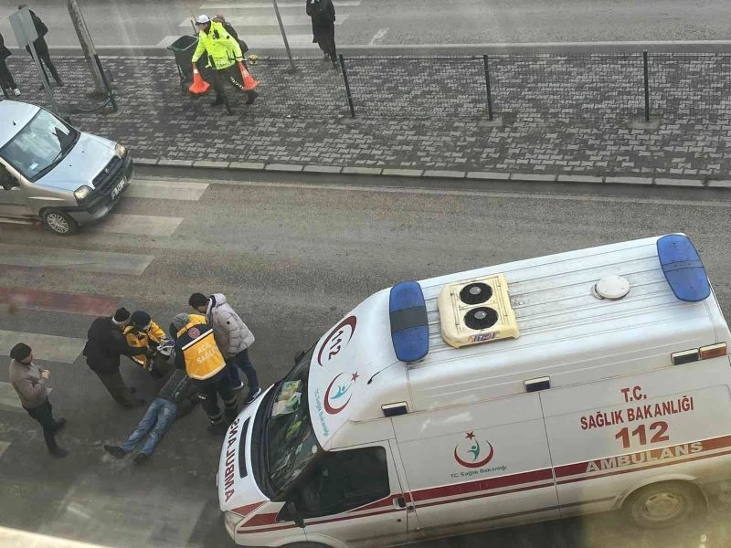 Yaya geçidinden geçen vatandaşa böyle çarptı
