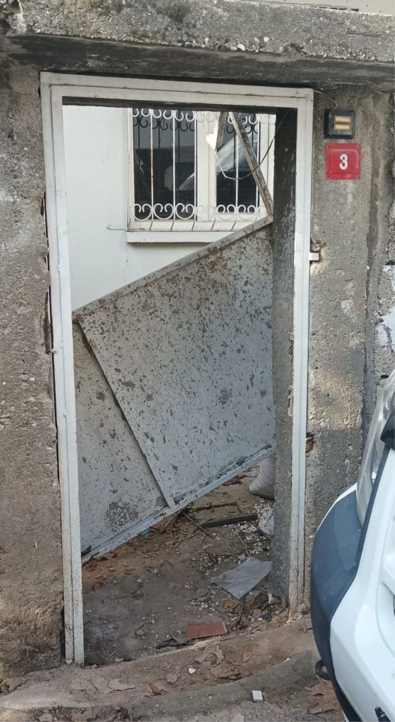 İkamet bahçesinin demir kapısı çalınarak götürüldü
