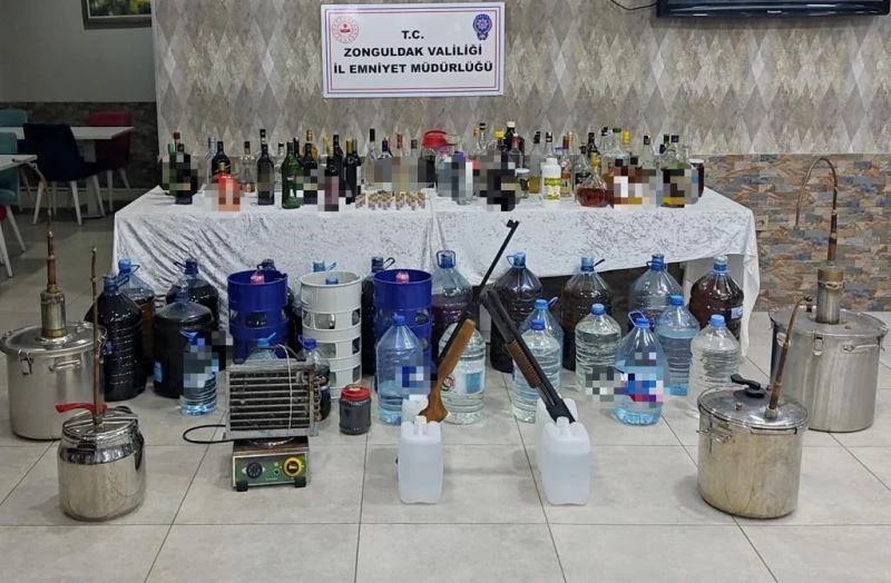 Zonguldak’ta litrelerce sahte içki ele geçirildi
