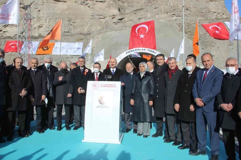 Pirinkayalar tüneli açıldı
