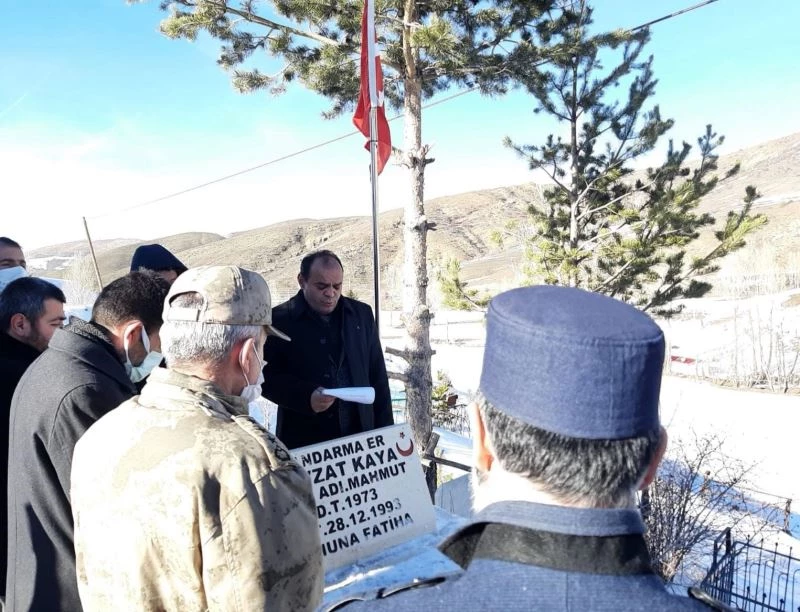 Şehit Nevzat Kaya şehadetinin yıl dönümünde mezarı başında anıldı

