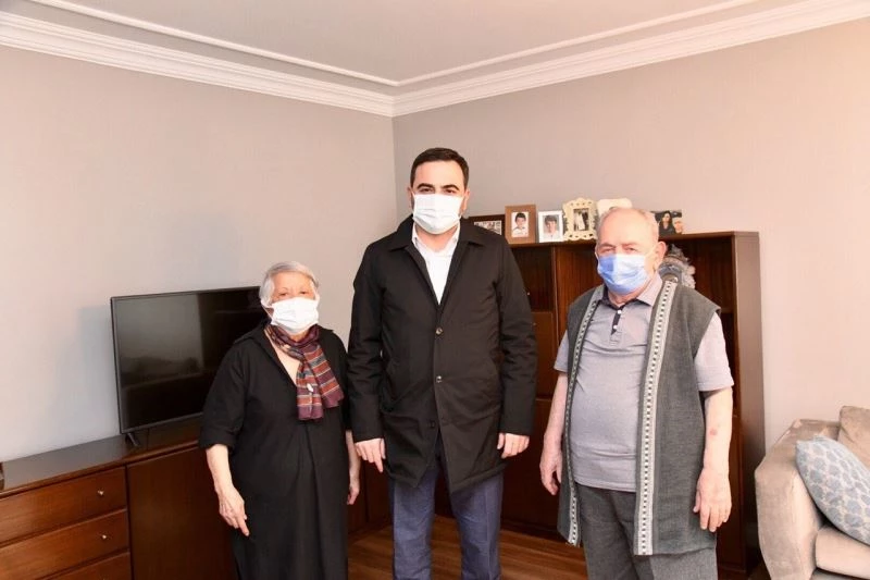 Başkan Özlü, yaşlı bireyleri ziyaret etti
