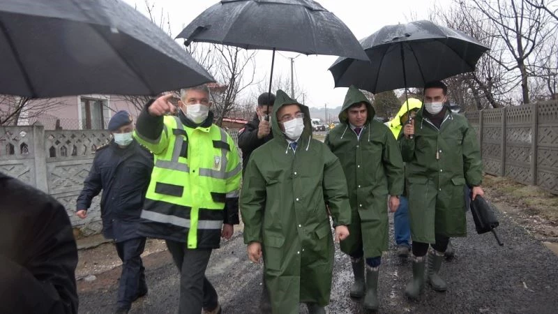 Bakan Yardımcısı Çataklı: “Derenin taşması sonucu 52 evin giriş katlarını su basmış durumda”
