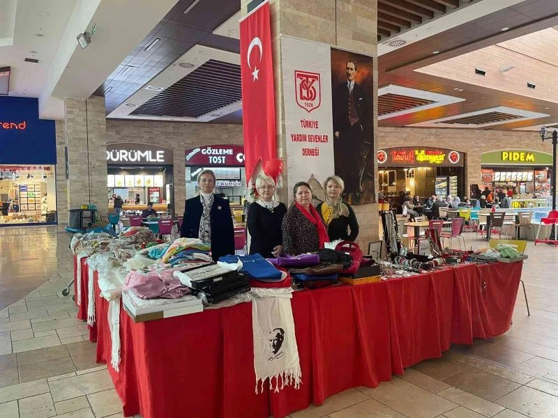 Öğrencilere burs için Highway AVM’de hayır panayırı açıldı
