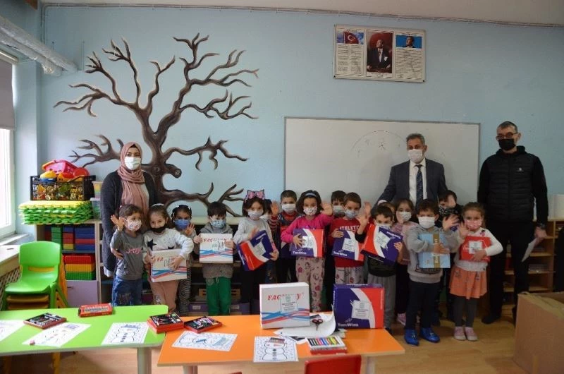 İznikli miniklere içlerini ısıtan hediye
