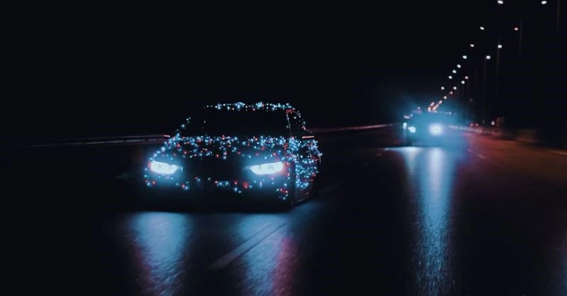 Arabasını disko topuna çeviren sürücüye, polisten ’yılbaşı’ tarifesi
