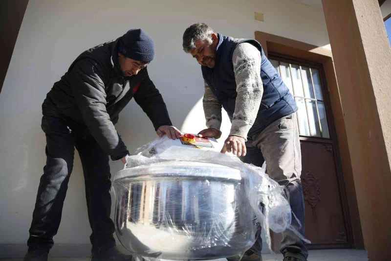 Antalya’nın kırsal mahallelerine hamur yoğurma makinesi desteği
