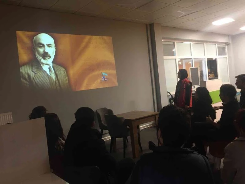 Mehmet Akif Ersoy, Genç Ofiste anıldı
