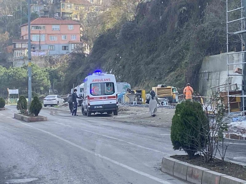 Arkadaşının attığı çivili tahta başına saplandı
