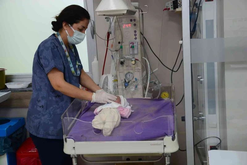 Çantada bulunan bebeğe devlet sahip çıktı
