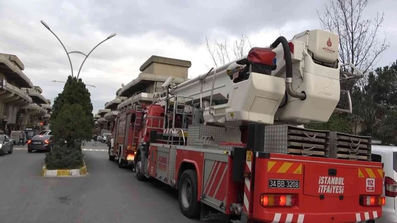 Sevgilisiyle tartışınca çatıya çıktı, oradan geçenler canlı yayın yaptı
