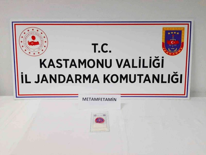 İç çamaşırına uyuşturucu zulaladı, jandarmadan kaçamadı
