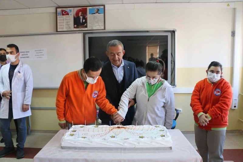 Başkan Tanoğlu engelli çocukları yalnız bırakmadı
