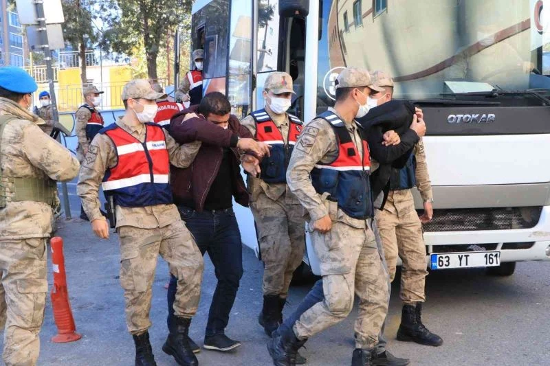 Sahte belgelerle dolandırıcılık yapmışlar: 5 gözaltı