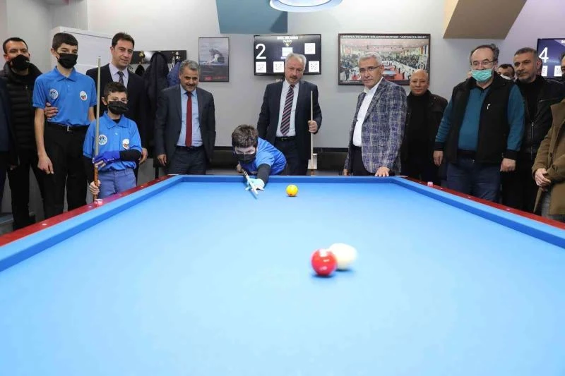 Bilardo şampiyonasının açılışını Başkan Güder gerçekleştirdi
