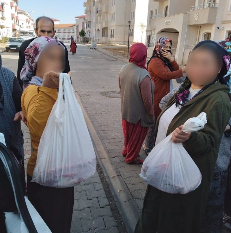 Erdemoğlu Ailesinden ihtiyaç sahiplerine et
