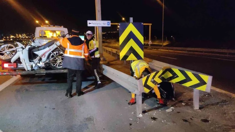 TEM’de bariyerlere çarpan motorun sürücüsü hayatını kaybetti
