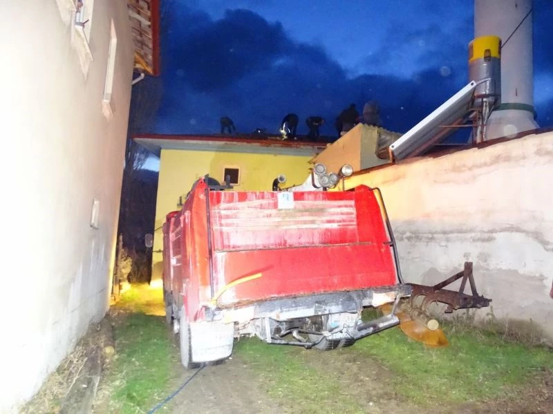 Hisarcık’ta köy camisinde korkutan yangın
